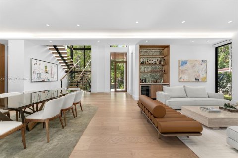 Casa en venta en Miami, Florida, 5 dormitorios, 366.41 m2 № 1938278 - foto 27