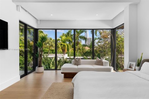 Casa en venta en Miami, Florida, 5 dormitorios, 366.41 m2 № 1938278 - foto 10