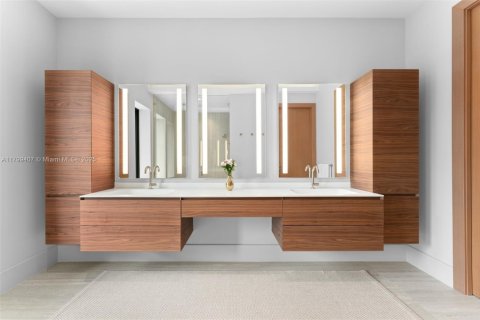 Casa en venta en Miami, Florida, 5 dormitorios, 366.41 m2 № 1938278 - foto 14