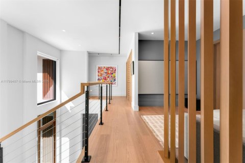 Casa en venta en Miami, Florida, 5 dormitorios, 366.41 m2 № 1938278 - foto 8