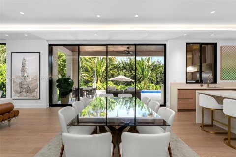 Casa en venta en Miami, Florida, 5 dormitorios, 366.41 m2 № 1938278 - foto 28