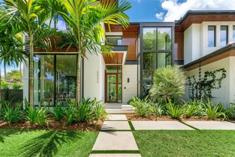 Casa en venta en Miami, Florida, 5 dormitorios, 366.41 m2 № 1938278 - foto 1