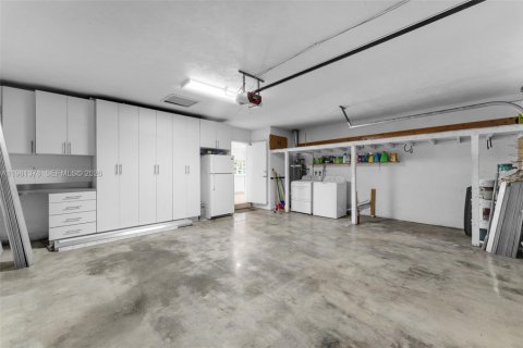 Casa en venta en Miami, Florida, 4 dormitorios, 212.75 m2 № 2058272 - foto 28