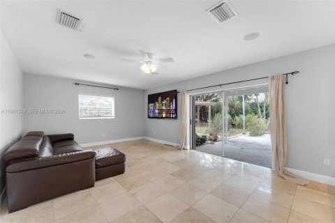 Casa en venta en Miami, Florida, 4 dormitorios, 212.75 m2 № 2058272 - foto 11