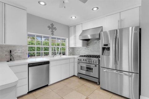 Casa en venta en Miami, Florida, 4 dormitorios, 212.75 m2 № 2058272 - foto 10