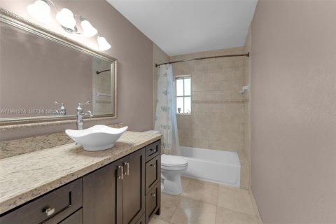 Casa en venta en Miami, Florida, 4 dormitorios, 212.75 m2 № 2058272 - foto 17