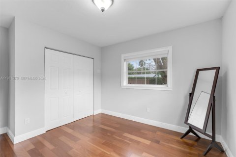 Casa en venta en Miami, Florida, 4 dormitorios, 212.75 m2 № 2058272 - foto 14