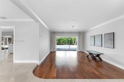 Casa en venta en Miami, Florida, 4 dormitorios, 212.75 m2 № 2058272 - foto 4