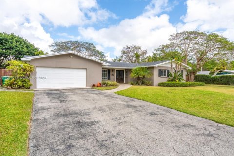 Casa en venta en Miami, Florida, 4 dormitorios, 212.75 m2 № 2058272 - foto 2