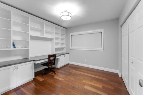 Casa en venta en Miami, Florida, 4 dormitorios, 212.75 m2 № 2058272 - foto 18