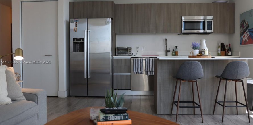 Condominio en Miami, Florida, 1 dormitorio  № 1754289