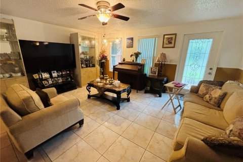 Casa en venta en Pinellas Park, Florida, 2 dormitorios, 100.89 m2 № 1909722 - foto 3