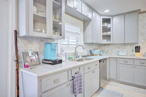 House in Lake Placid, Florida 3 bedrooms, 142.51 sq.m. № 2218448 - photo 9