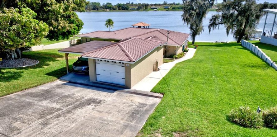 House in Lake Placid, Florida 3 bedrooms, 142.51 sq.m. № 2218448