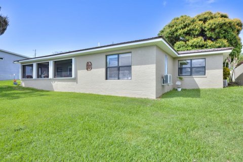House in Lake Placid, Florida 3 bedrooms, 142.51 sq.m. № 2218448 - photo 4