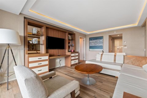 Condominio en venta en Fort Lauderdale, Florida, 1 dormitorio, 67.91 m2 № 2033435 - foto 20