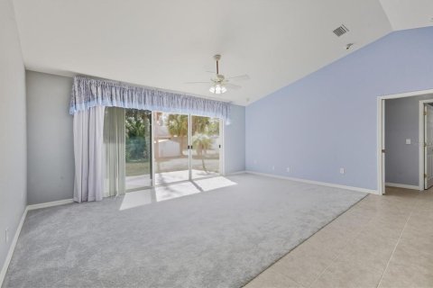 House in North Port, Florida 3 bedrooms, 135.54 sq.m. № 2151167 - photo 8