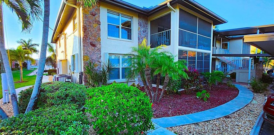 Condominio en Cape Coral, Florida, 2 dormitorios № 1510277