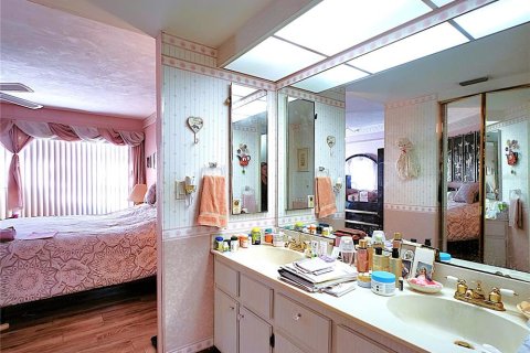 Купить кондоминиум в Кейп-Корал, Флорида 10 комнат, 137.31м2, № 1510277 - фото 16