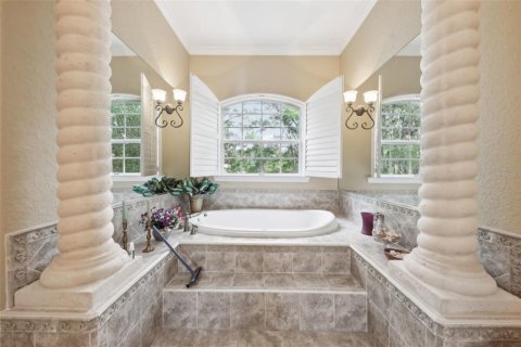 House in Summerfield, Florida 4 bedrooms, 355.82 sq.m. № 1687061 - photo 23