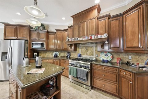 House in Summerfield, Florida 4 bedrooms, 355.82 sq.m. № 1687061 - photo 12