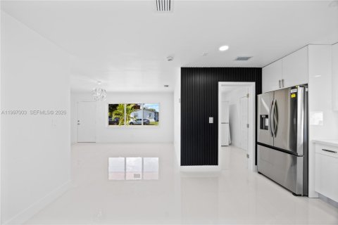 House in Miami, Florida 4 bedrooms, 111.48 sq.m. № 2059346 - photo 21