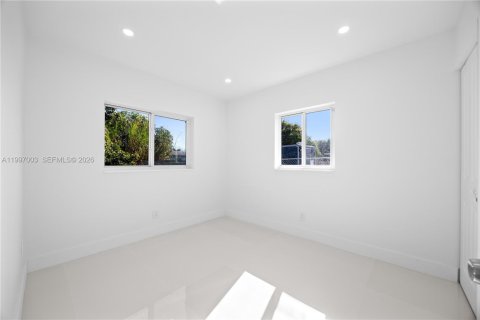 House in Miami, Florida 4 bedrooms, 111.48 sq.m. № 2059346 - photo 9