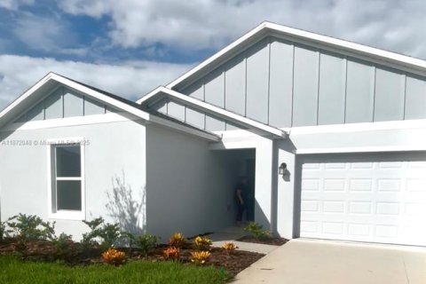 Villa ou maison à louer à Winter Haven, Floride: 4 chambres, 169.45 m2 № 1927206 - photo 1