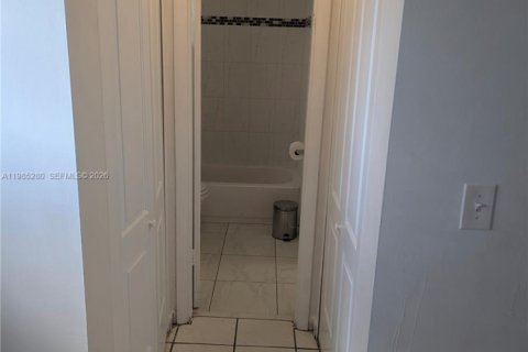 Купить кондоминиум в Майами, Флорида 2 спальни, 65.59м2, № 2048865 - фото 6
