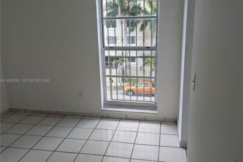 Купить кондоминиум в Майами, Флорида 2 спальни, 65.59м2, № 2048865 - фото 5