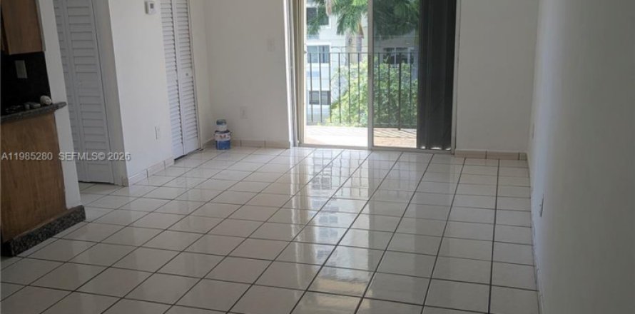 Кондоминиум с 2 спальнями в Майами, Флорида № 2048865