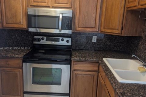 Купить кондоминиум в Майами, Флорида 2 спальни, 65.59м2, № 2048865 - фото 2