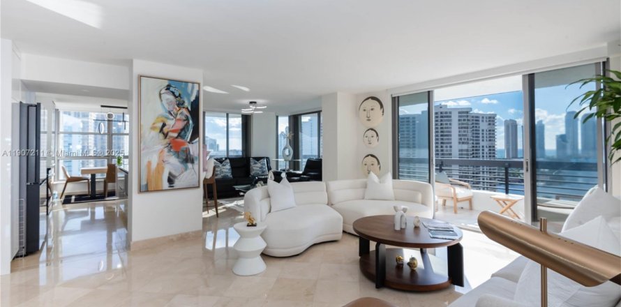 Кондоминиум с 2 спальнями в Авентура, Флорида № 1964030