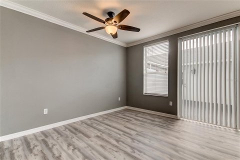 Townhouse in Tampa, Florida 3 bedrooms, 134.89 sq.m. № 2207004 - photo 11