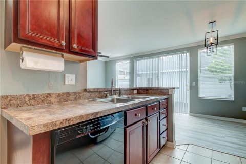 Townhouse in Tampa, Florida 3 bedrooms, 134.89 sq.m. № 2207004 - photo 18