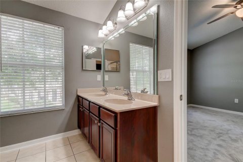 Townhouse in Tampa, Florida 3 bedrooms, 134.89 sq.m. № 2207004 - photo 23