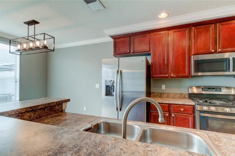 Townhouse in Tampa, Florida 3 bedrooms, 134.89 sq.m. № 2207004 - photo 13