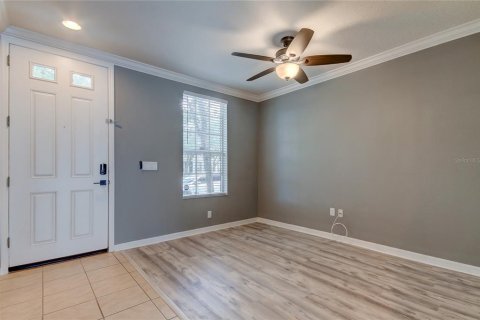 Townhouse in Tampa, Florida 3 bedrooms, 134.89 sq.m. № 2207004 - photo 2