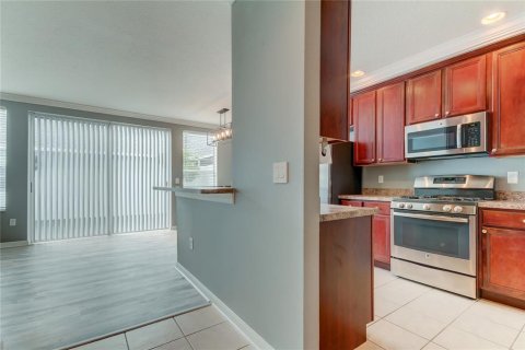 Townhouse in Tampa, Florida 3 bedrooms, 134.89 sq.m. № 2207004 - photo 20
