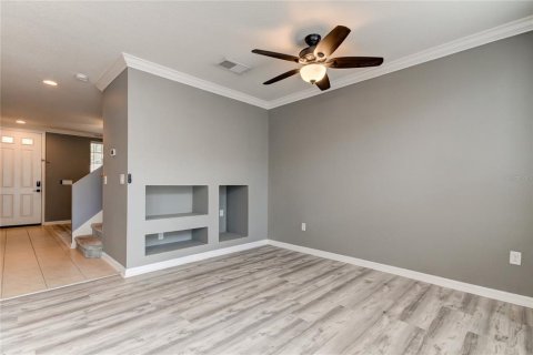 Townhouse in Tampa, Florida 3 bedrooms, 134.89 sq.m. № 2207004 - photo 8