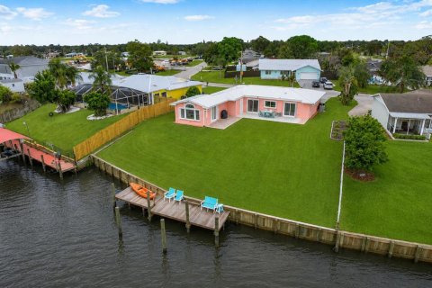 Casa en Port St. Lucie, Florida 3 dormitorios, 160.81 m2 № 2254640