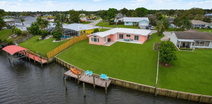 Villa ou maison à Port St. Lucie, Floride 3 chambres, 160.81 m2 № 2254640