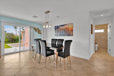 Villa ou maison à vendre à Port St. Lucie, Floride: 3 chambres, 160.81 m2 № 2254640 - photo 12