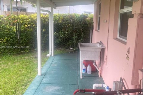Casa en venta en Miami, Florida, 3 dormitorios, 111.3 m2 № 1975500 - foto 13