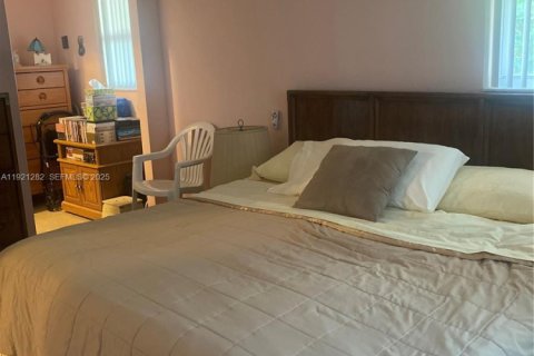 Casa en venta en Miami, Florida, 3 dormitorios, 111.3 m2 № 1975500 - foto 11