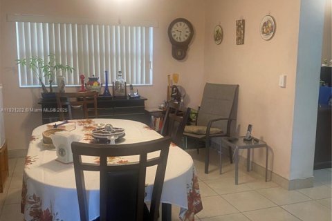 Casa en venta en Miami, Florida, 3 dormitorios, 111.3 m2 № 1975500 - foto 7