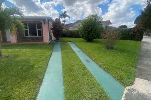 Casa en venta en Miami, Florida, 3 dormitorios, 111.3 m2 № 1975500 - foto 2