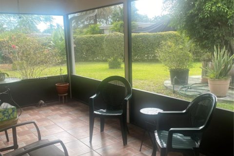 Casa en venta en Miami, Florida, 3 dormitorios, 111.3 m2 № 1975500 - foto 6