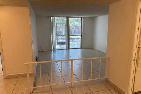 Copropriété à louer à Lauderhill, Floride: 1 chambre, 74.32 m2 № 2146596 - photo 4