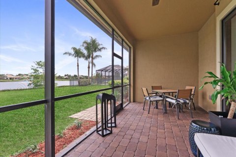 House in Wellington, Florida 4 bedrooms, 228.45 sq.m. № 2176400 - photo 29